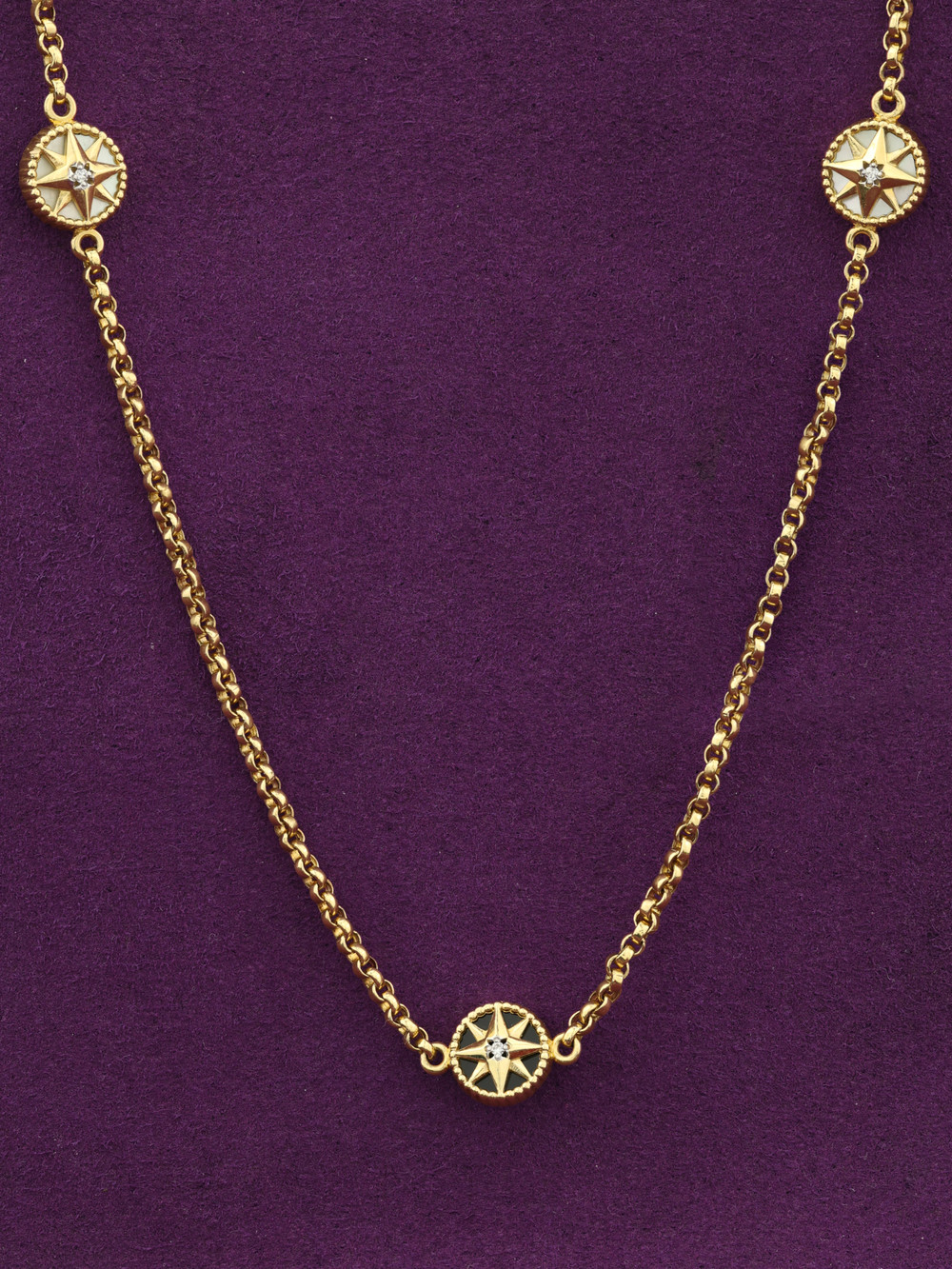 Колье из лимонного золота c бриллиантами, ониксом и перламутром