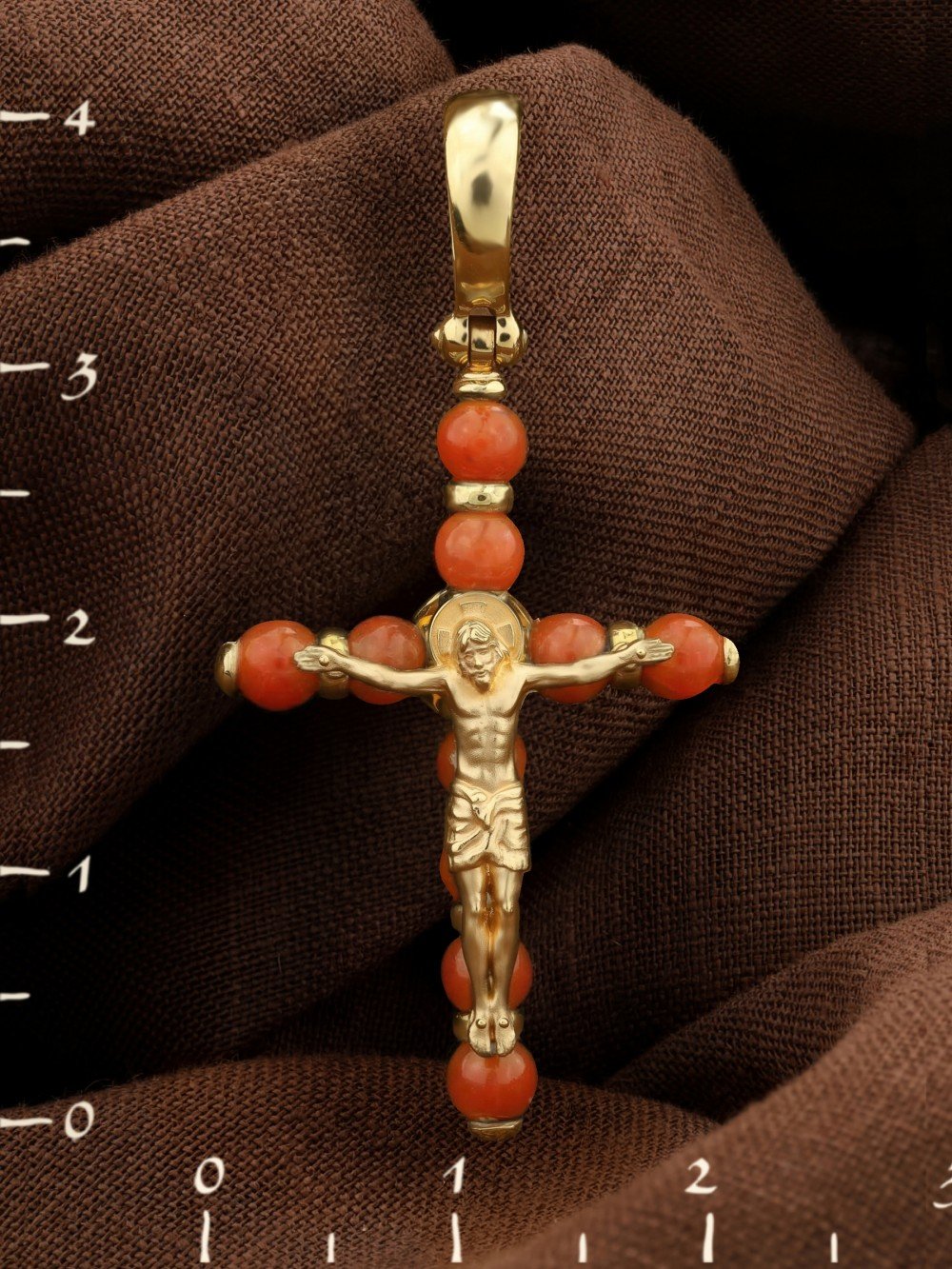 Крест из лимонного золота c кораллом