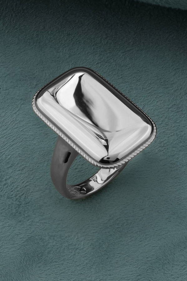 Кольцо из белого золота