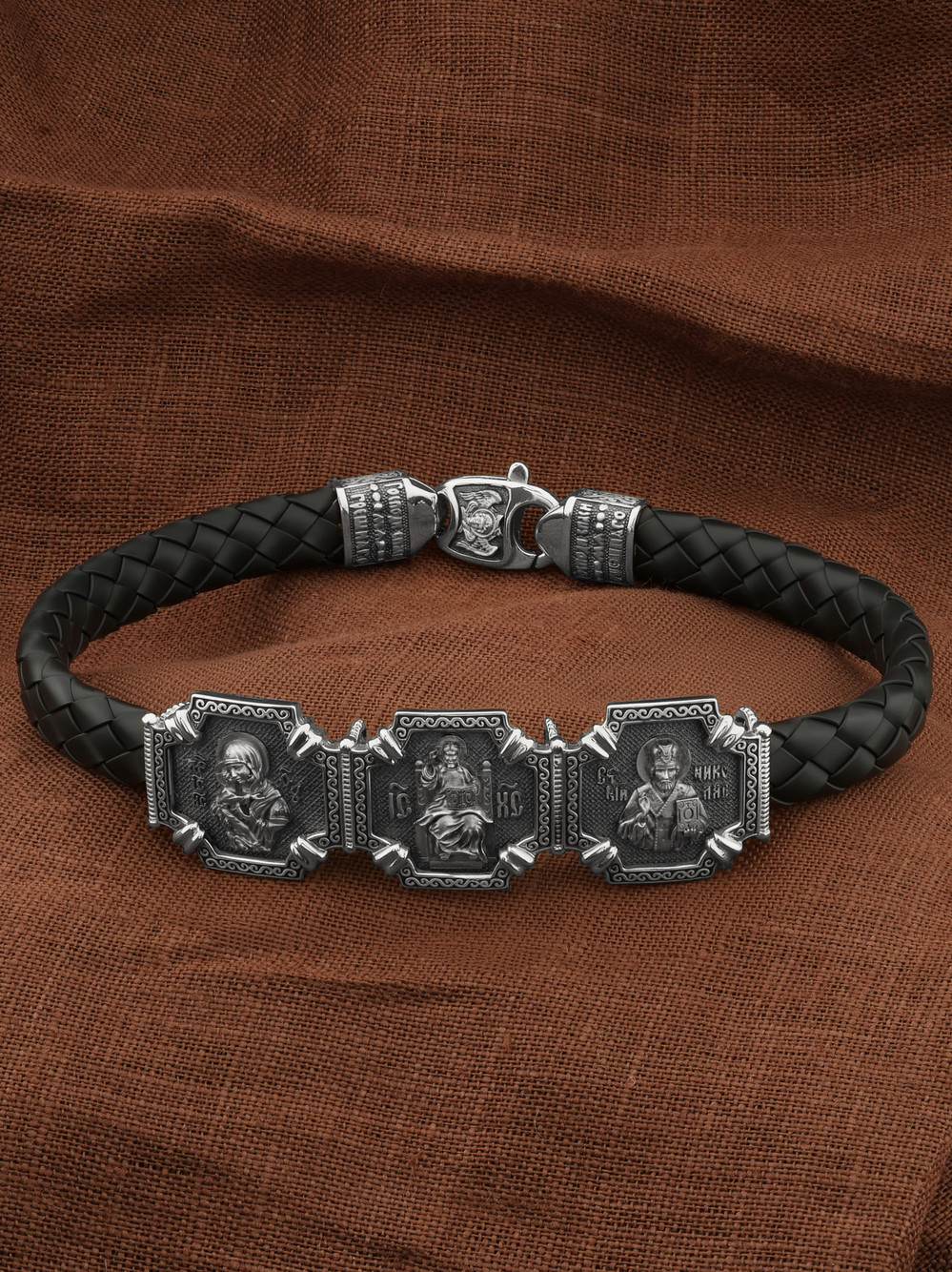 Браслет из белого золота c шнурком