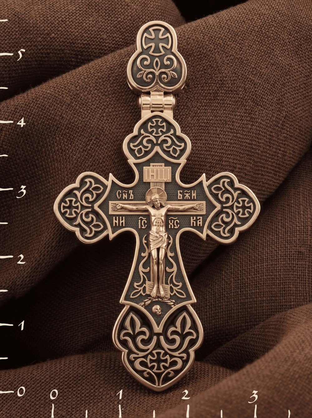 Крест из золота c эмалью