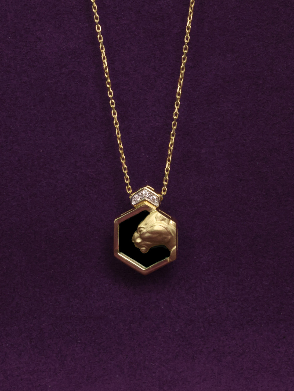 Колье из лимонного золота c бриллиантами и ониксом