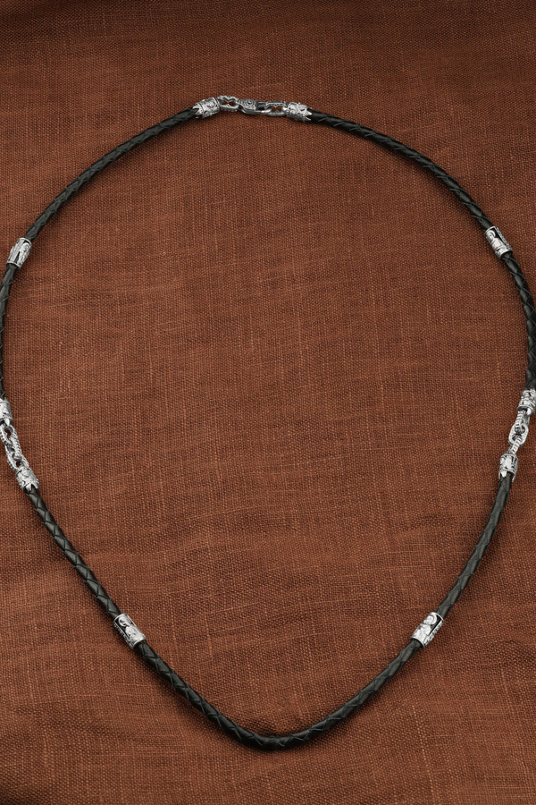 Гайтан из белого золота c кожаным шнурком