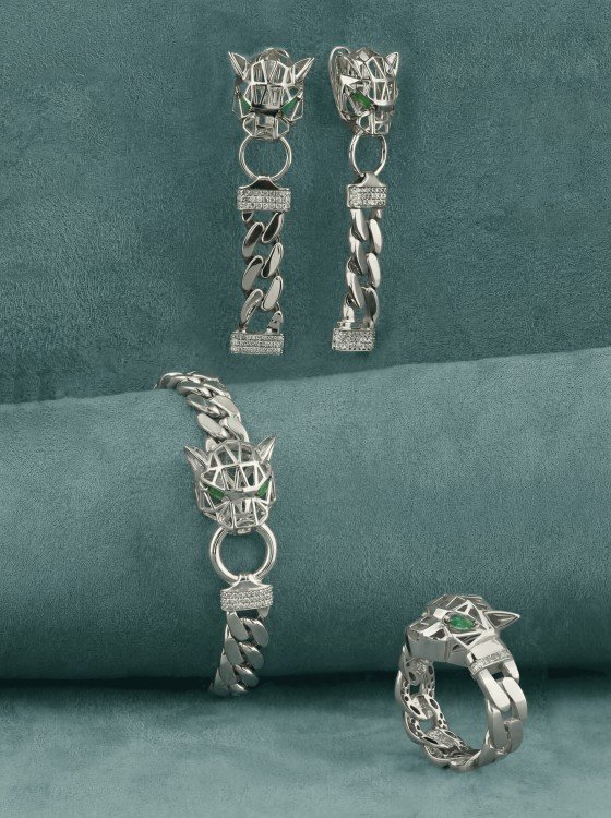 Серьги из белого золота c бриллиантами и изумрудом