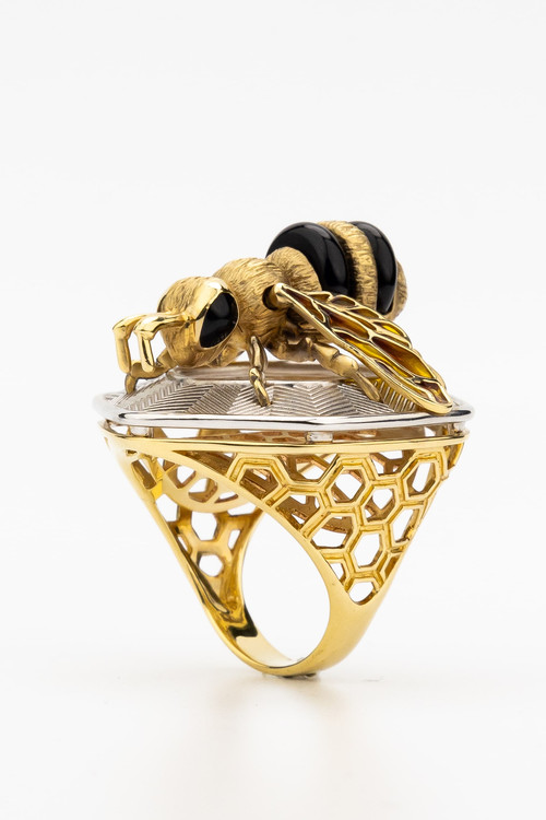 Кольцо из лимонного золота c эмалью, ониксом и эмалью