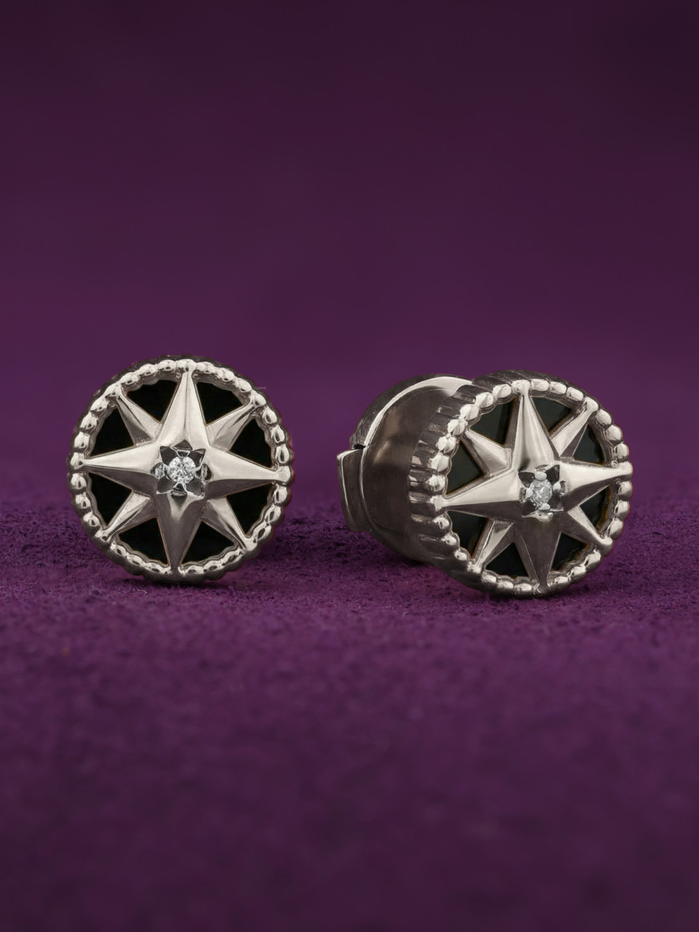 Серьги из белого золота c бриллиантами и ониксом