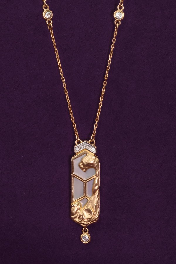 Колье из золота c бриллиантами и перламутром