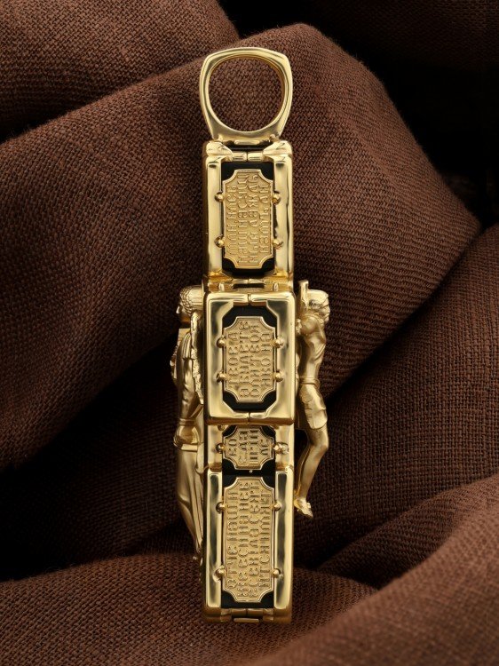 Крест из лимонного золота c эбеновым деревом