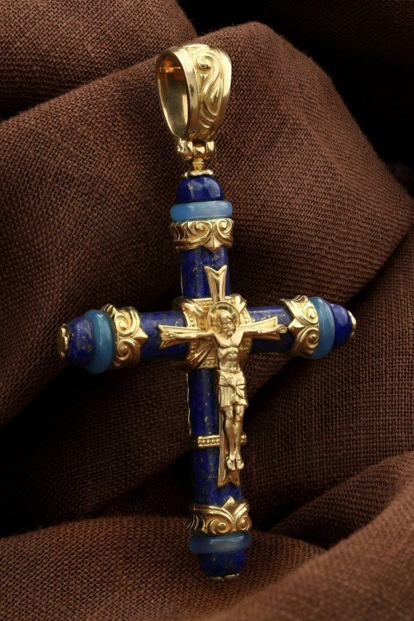 Крест из лимонного золота c агатом и лазуритом