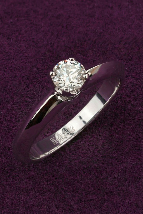 Кольцо из белого золота c бриллиантами