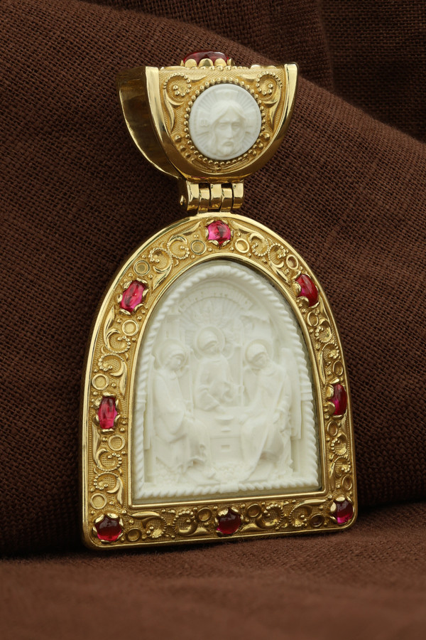 Образок из лимонного золота c эмалью, рубином и бивнем мамонта