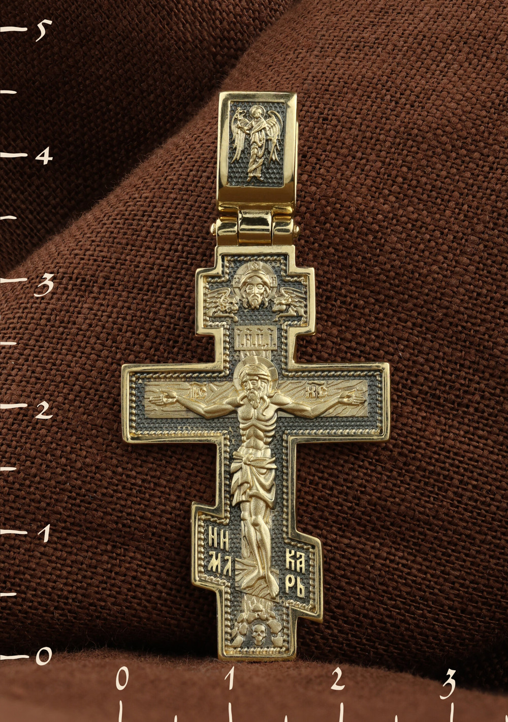 Крест из лимонного золота