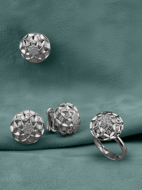 Серьги из белого золота c бриллиантами