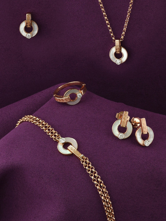 Подвеска из золота c бриллиантами и перламутром