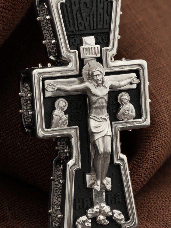 Крест из белого золота c эбеновым деревом