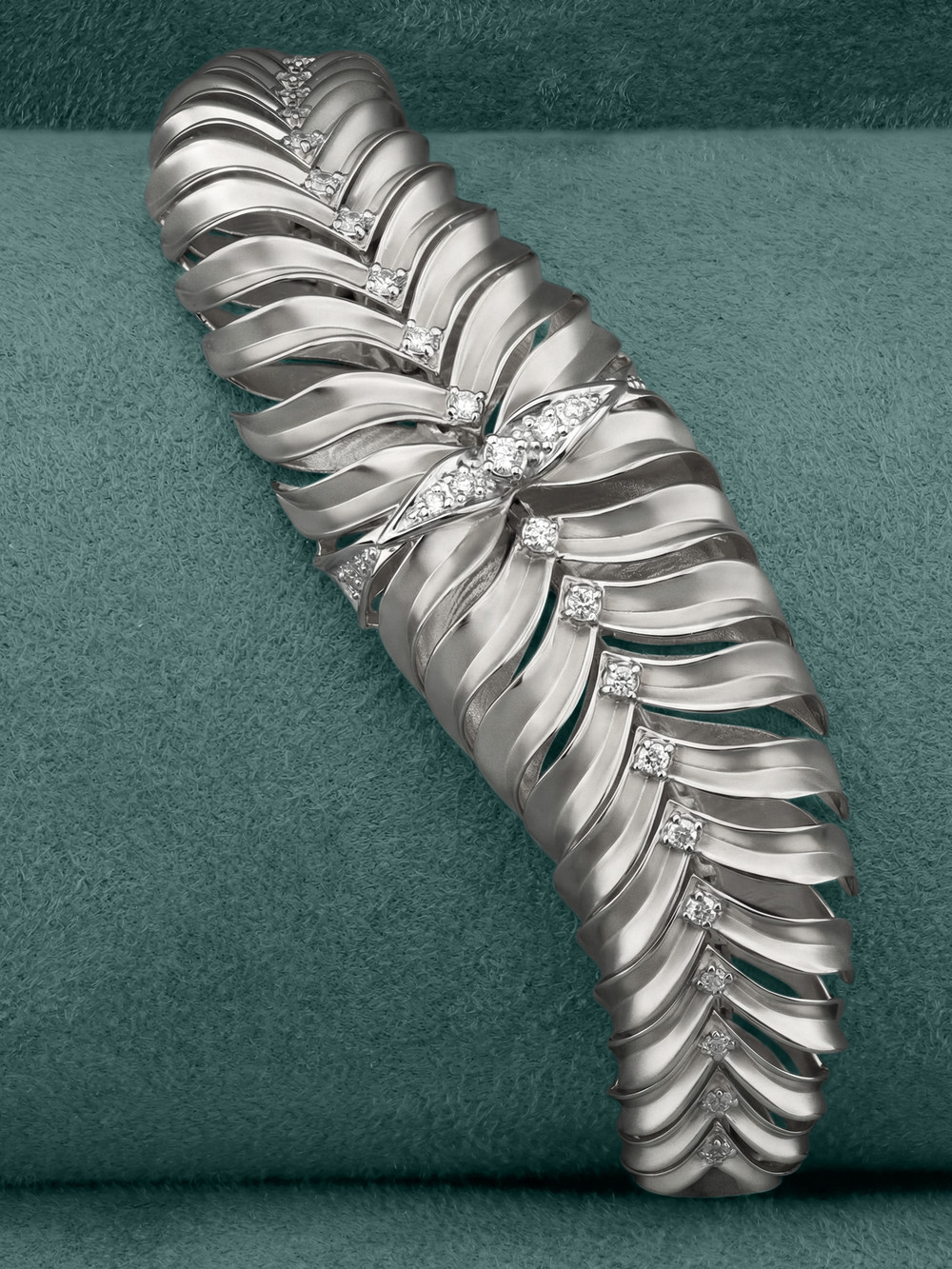 Браслет из белого золота c бриллиантами