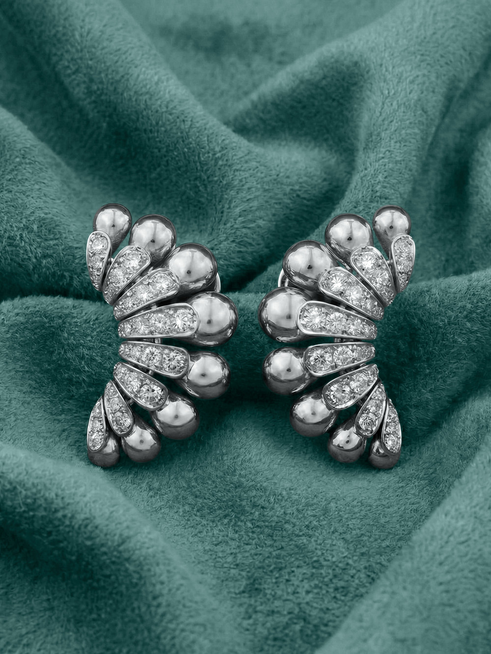 Серьги из белого золота c бриллиантами