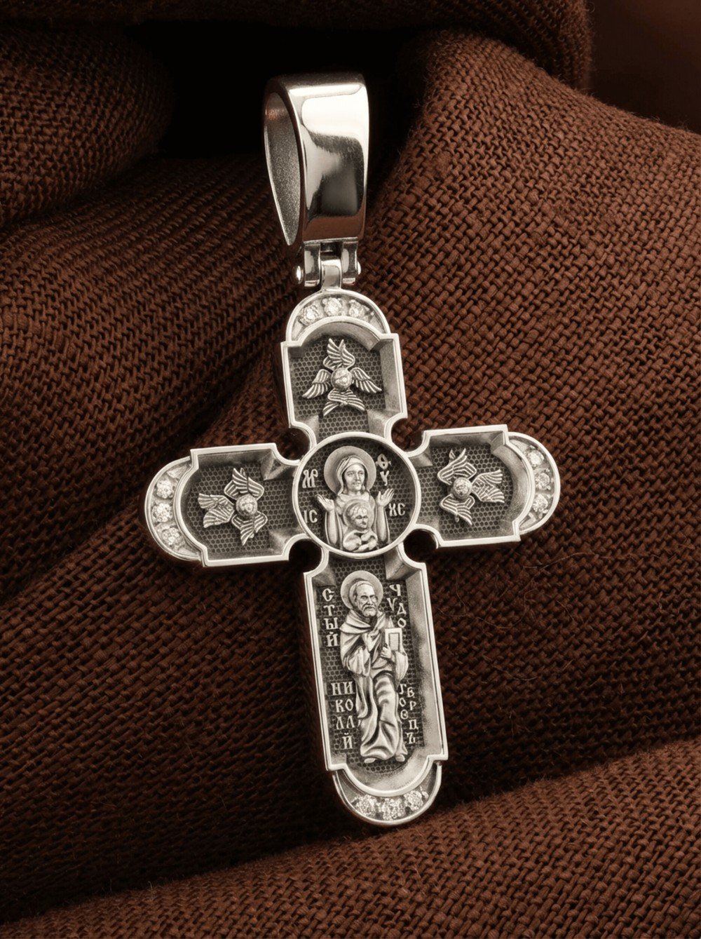 Крест из белого золота c бриллиантами