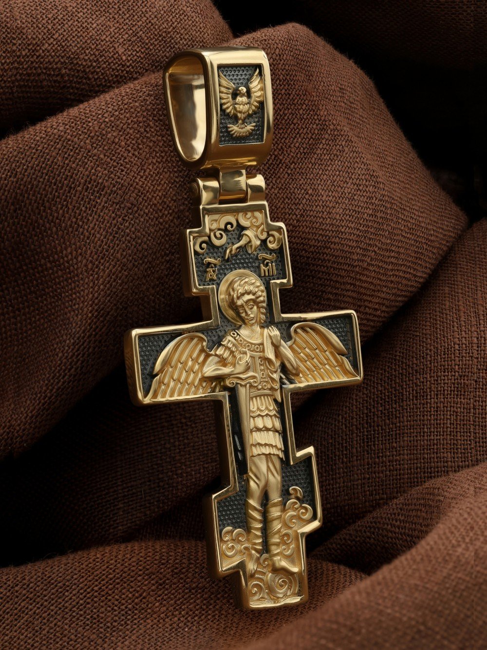 Крест из лимонного золота