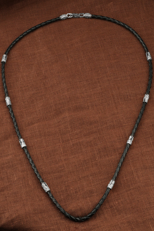 Гайтан из белого золота c кожаным шнурком