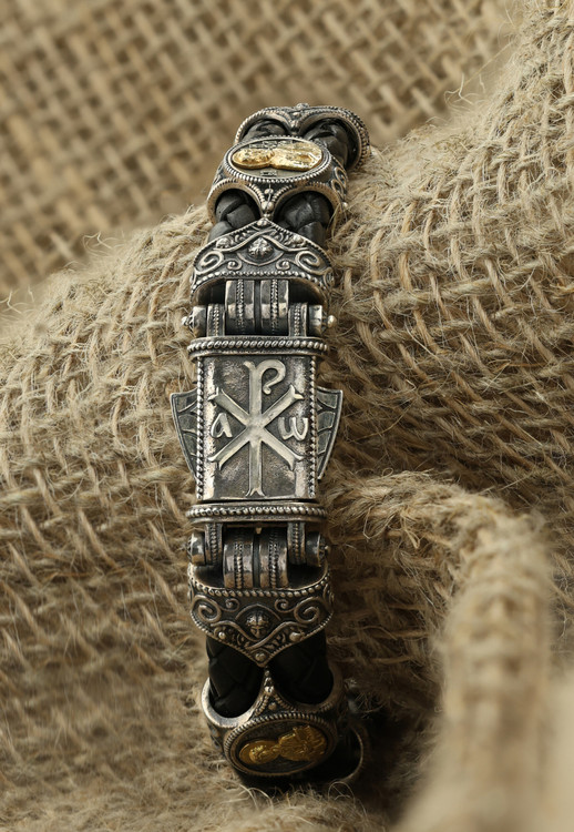 Браслет из серебра и золота c кожаным шнурком и ониксом