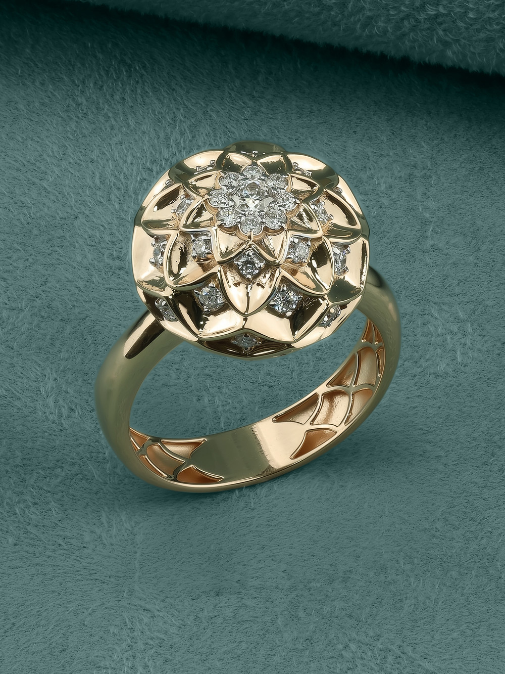 Кольцо из золота c бриллиантами