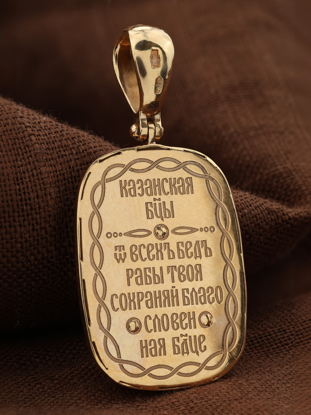 Образок из золота c эмалью и перламутром