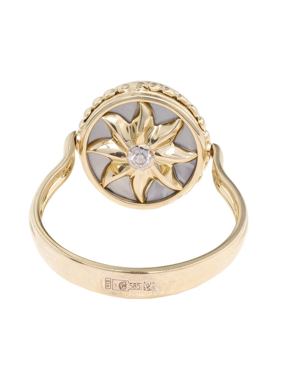 Кольцо из лимонного золота c бриллиантами, ониксом и перламутром