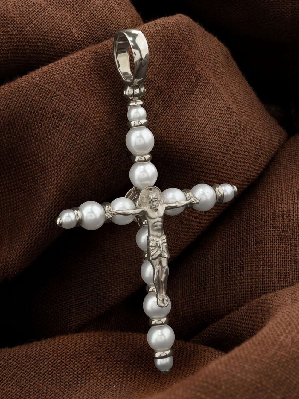 Крест из белого золота c жемчугом