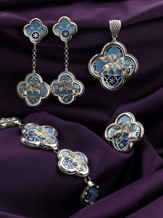 Серьги из белого золота c эмалью и перламутром