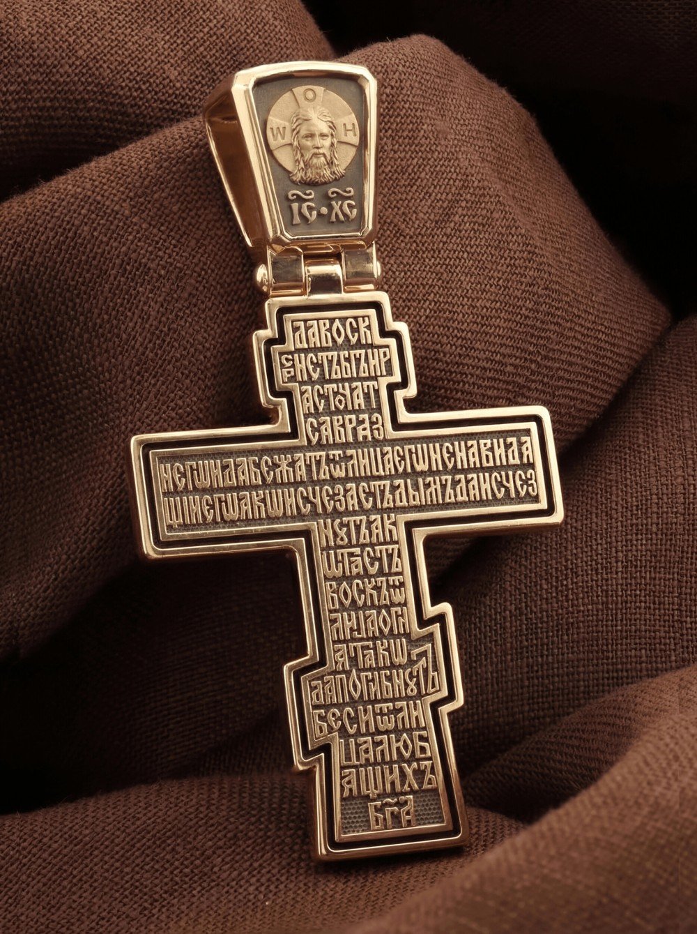 Крест из золота c эмалью