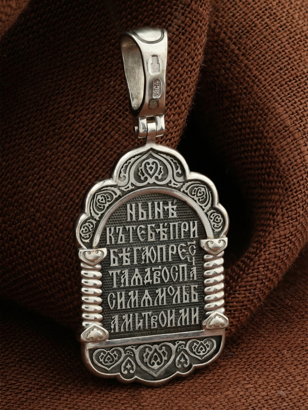 Образок из белого золота c бриллиантами