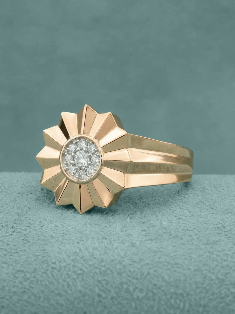 Кольцо из золота c бриллиантами