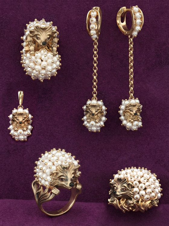 Подвеска из золота c эмалью и жемчугом