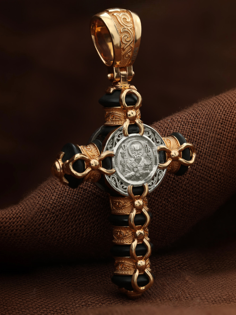 Крест из золота c ониксом