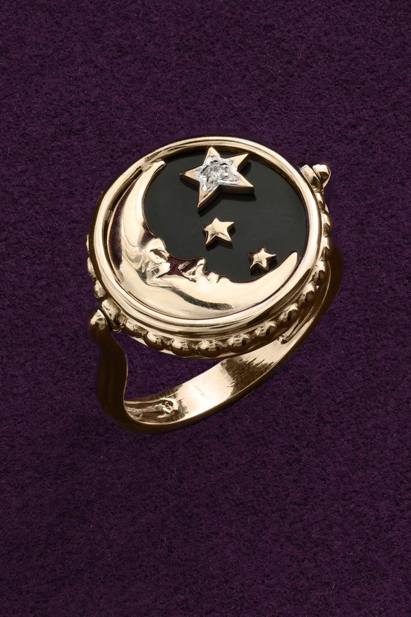 Кольцо из золота c бриллиантами, ониксом и перламутром