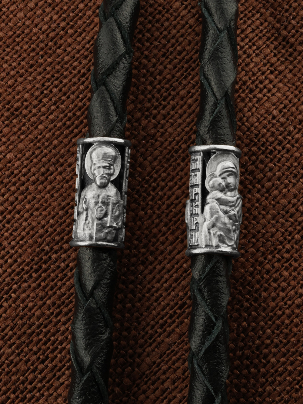 Гайтан из белого золота c кожаным шнурком