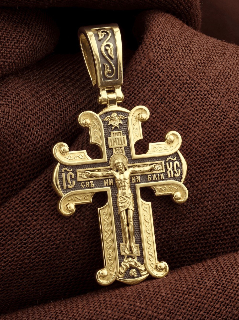 Крест из лимонного золота