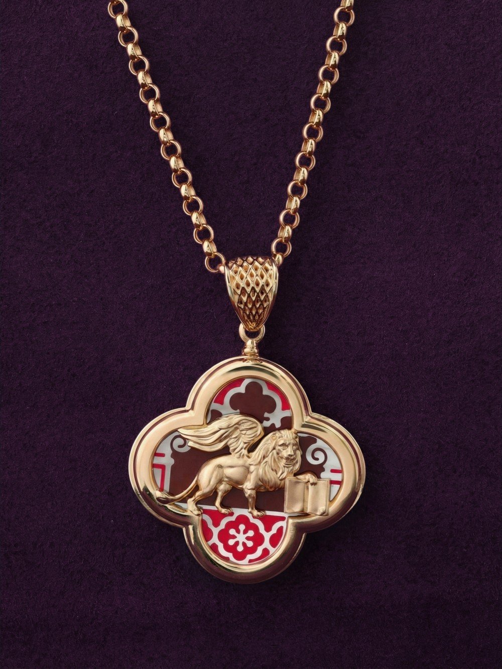 Подвеска из золота c эмалью и перламутром