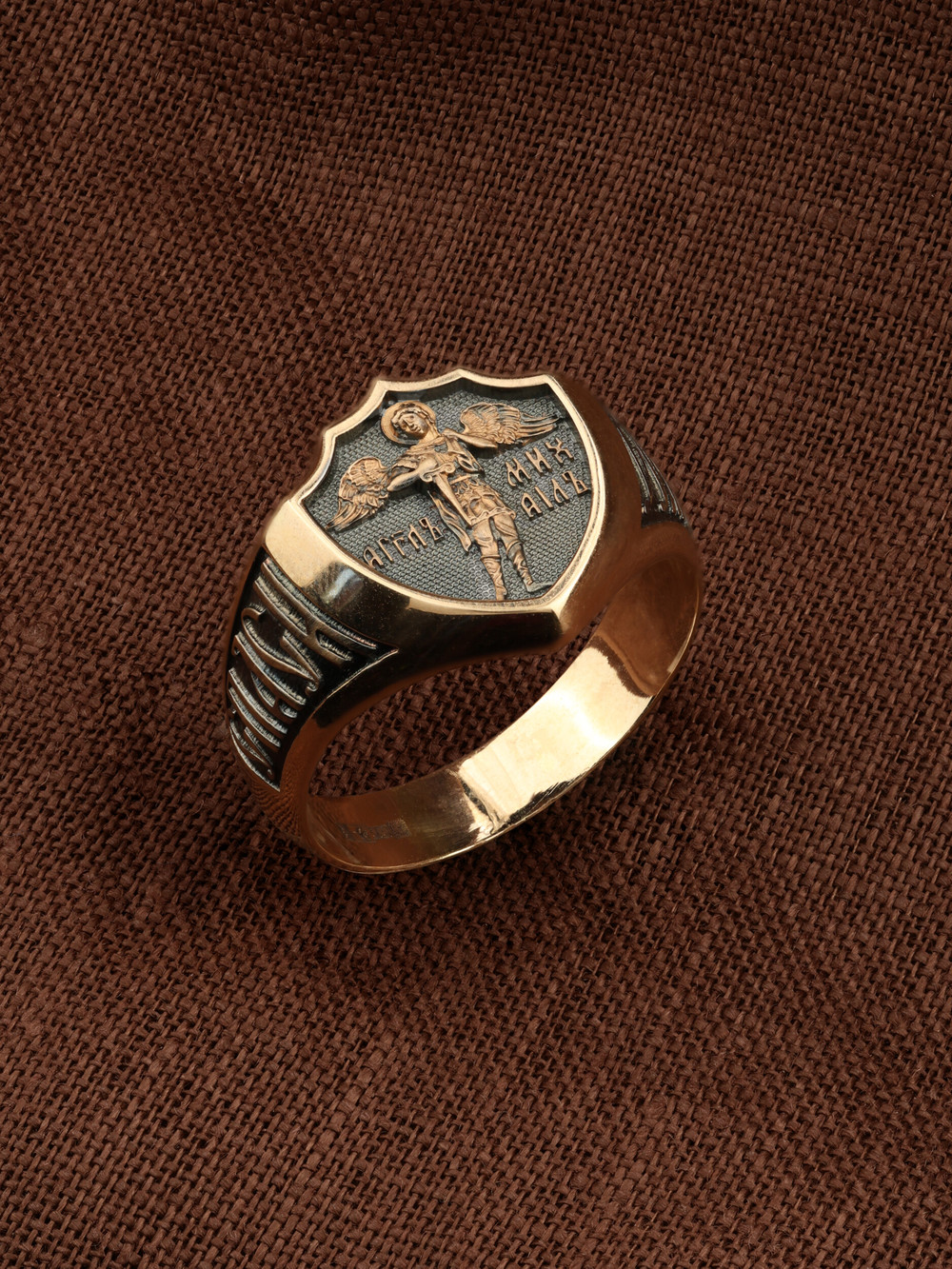 Кольцо из золота