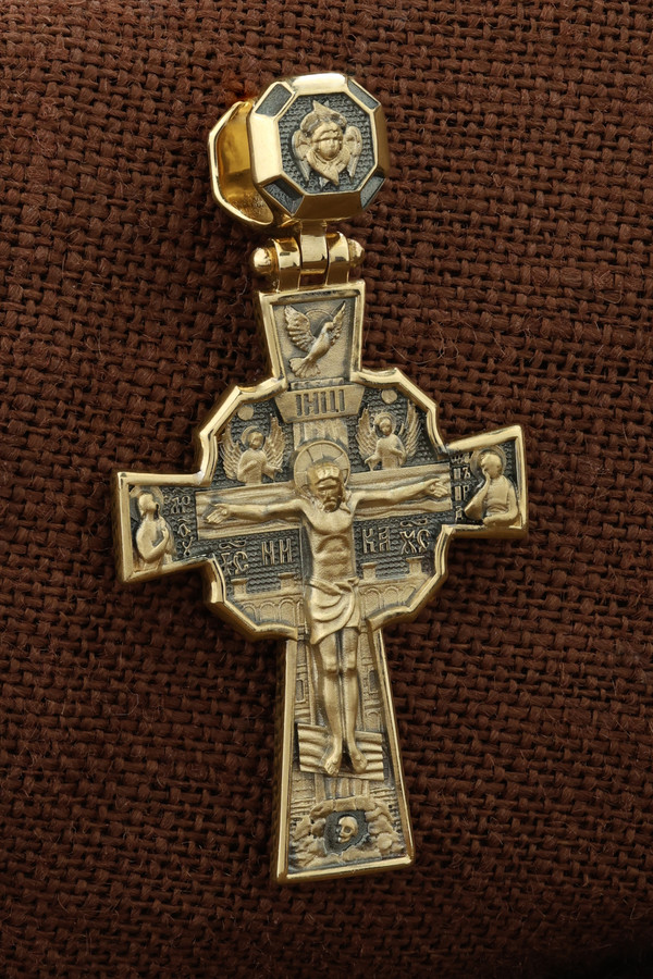 Крест из лимонного золота