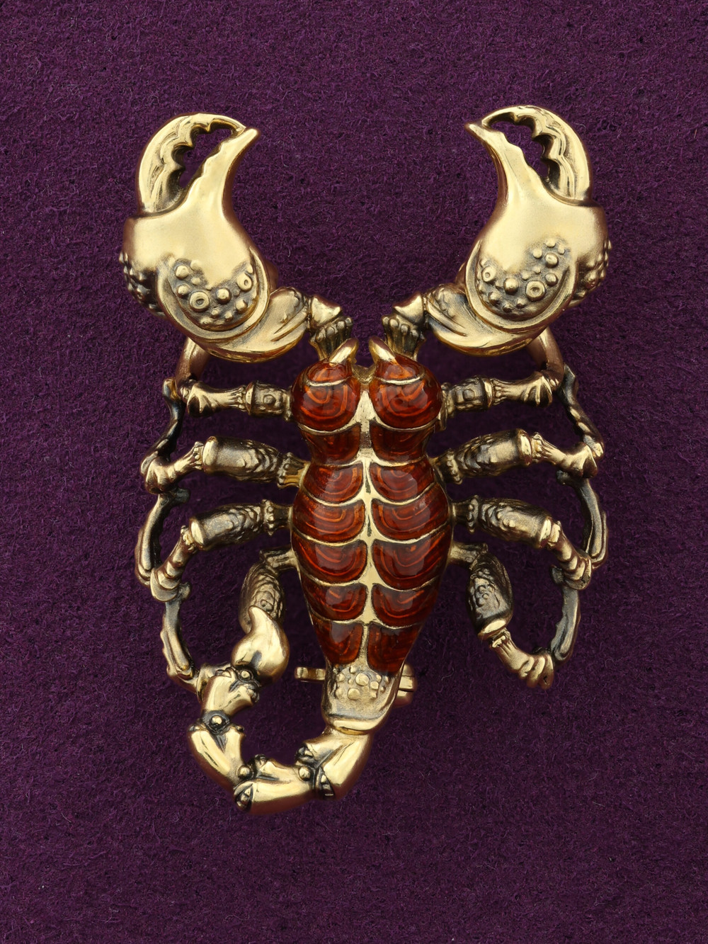 Брошь из лимонного золота c эмалью