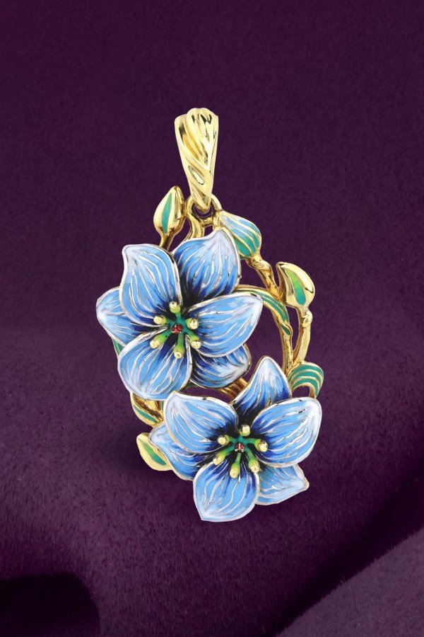 Подвеска из лимонного золота c эмалью