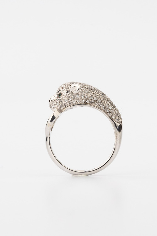 Кольцо из белого золота c бриллиантами и изумрудом