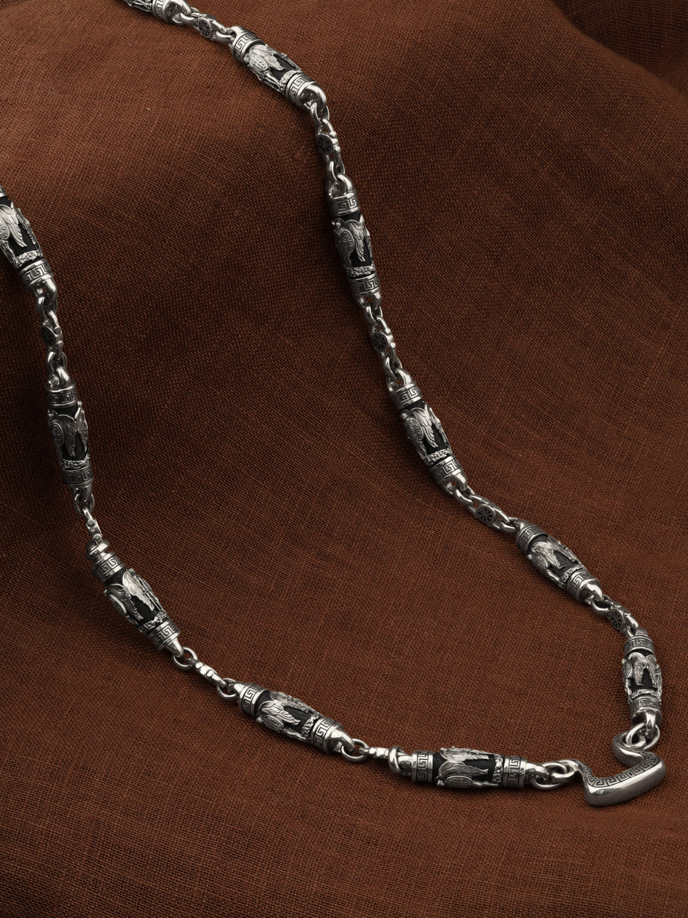 Цепь из белого золота c эмалью и эбеновым деревом