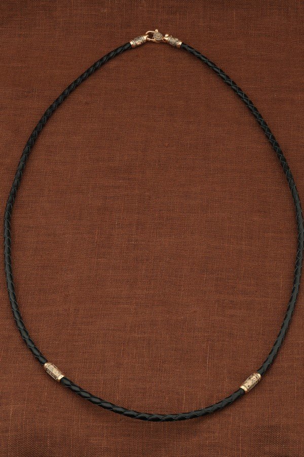 Гайтан из золота c кожаным шнурком