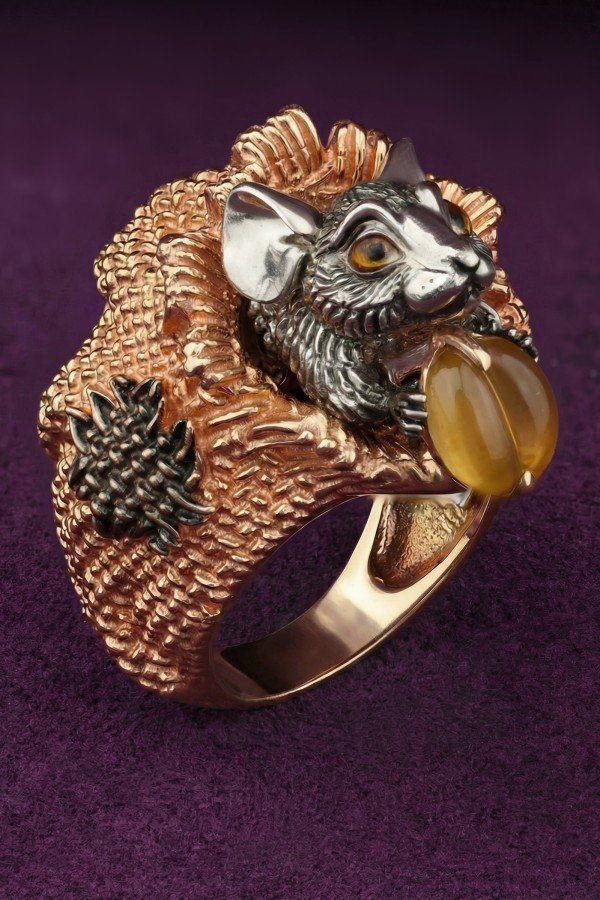 Кольцо из золота c эмалью и янтарём