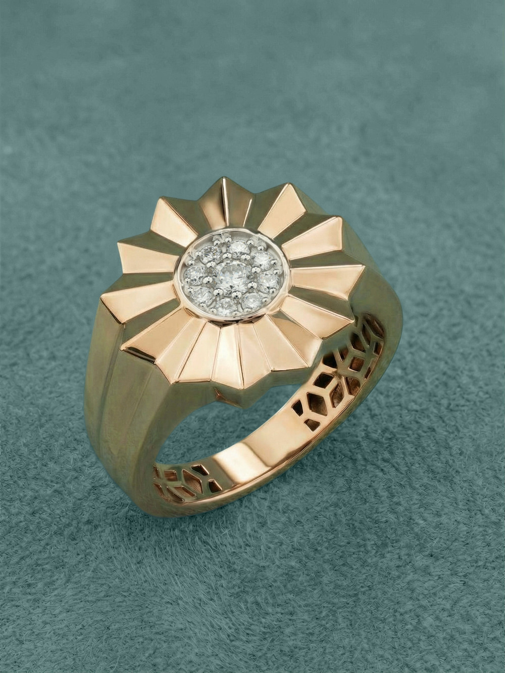 Кольцо из золота c бриллиантами