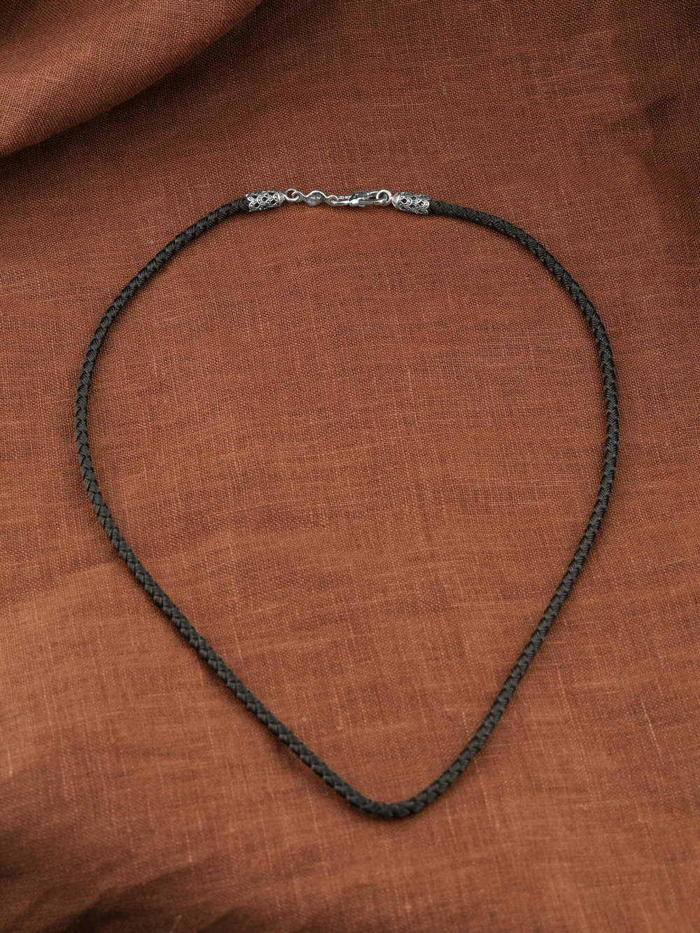 Шнурок шёлковый из белого золота c шёлковым шнурком