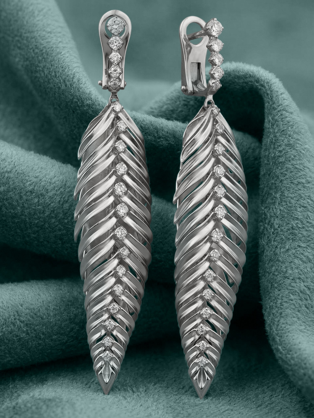 Серьги из белого золота c бриллиантами